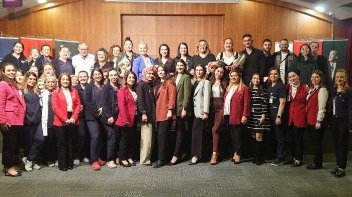 8 Mart Kadınlar Günü ve 14 Mart Tıp Bayramı dolayısıyla YYÜ Gaziosmanpasa Hastanesi'nde coşkulu bir kutlama düzenlendi. 