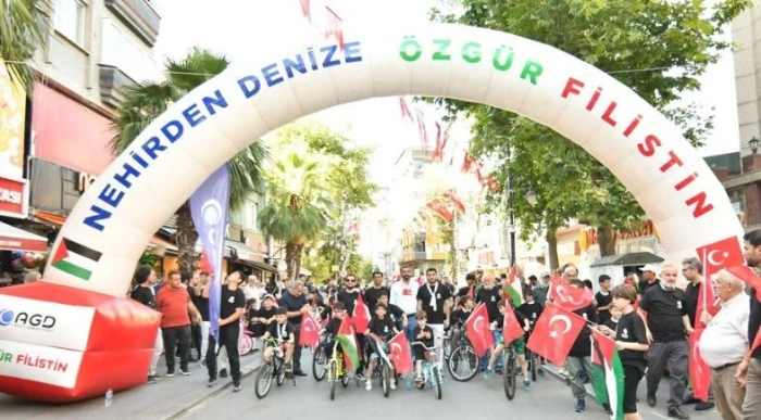 Anadolu Gen&ccedil;lik Derneği&rsquo;nden Anlamlı Etkinlik: 300 &Ccedil;ocuk Bisikletleriyle &Ouml;zg&uuml;r Filistin İ&ccedil;in Pedal &Ccedil;evirdi
