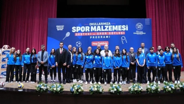 Arnavutk&ouml;y Belediyesi&rsquo;nden Okullara 10 Bin Par&ccedil;a Spor Malzemesi Desteği