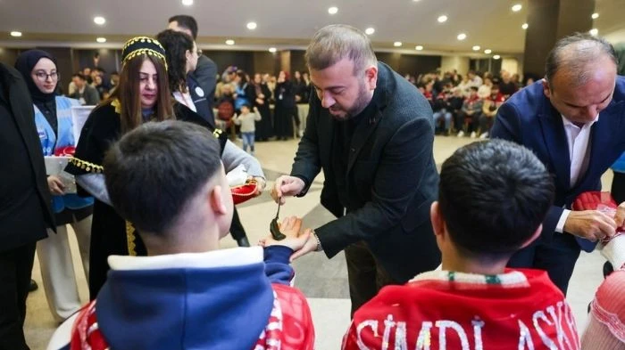 Askere Gidecek Gen&ccedil;lere Kınalı Uğurlama