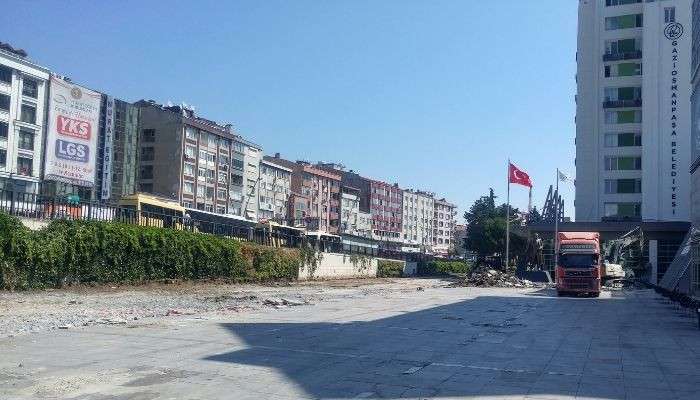 Belediye bahçesi yeniden yapılıyor.