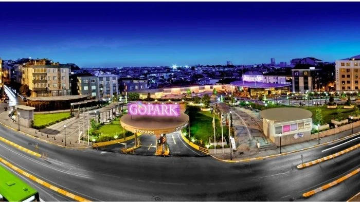 Gaziosmanpaşa Meydanı&rsquo;nda park sorunu: S&uuml;r&uuml;c&uuml;lere otopark &ccedil;ağrısı