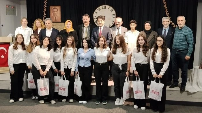 Gaziosmanpaşa&rsquo;da Edebiyat R&uuml;zg&acirc;rı: Cahit Sıtkı Tarancı Şiirlerle Anıldı