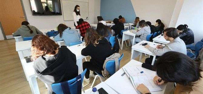 Gençlik Merkezi Üniversite Yolunda Gençlerin Yanında