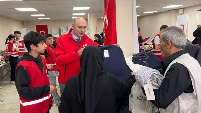Kızılay bayram &ouml;ncesi g&ouml;n&uuml;llere dokundu.