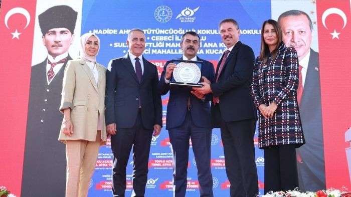 Milli Eğitim Bakanı Prof.Dr. Yusuf Tekin Sultangazi'de açılışa katıldı.