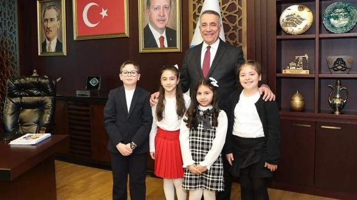 Sultangazi Belediye Başkanı Abdurrahman Dursun, 23 Nisan Ulusal Egemenlik ve &Ccedil;ocuk Bayramı mesajı