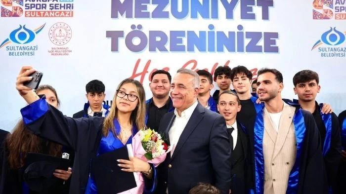 Sultangazi&rsquo;de Gen&ccedil;lerin Mezuniyet Coşkusu