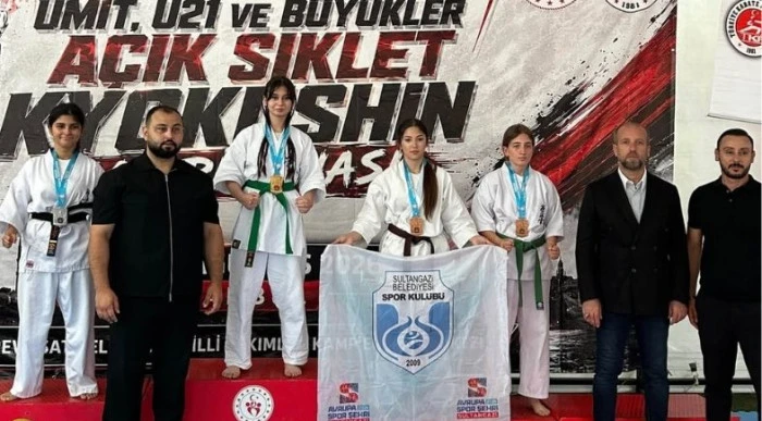 Sultangazili Sporculardan 7 Madalya Birden